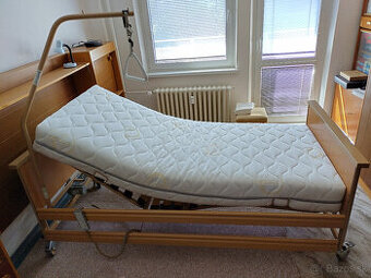 Polohovatelna postel so zanovnym matracom