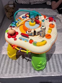 Hrajúci stolcek