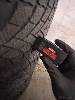 225/60R17 zimne Bridgestone