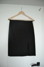 Čierna elastická sukňa s rozparkom, veľ. 40, TOP S