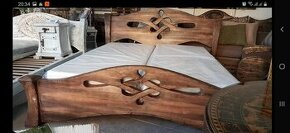 Drevená posteľ ručné vyrezávaná 180×200 hr.4cm