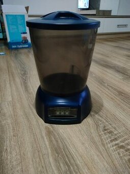 Automatické krmitko pre ryby