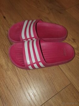 Slapky adidas 30