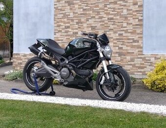 Ducati Monster 696