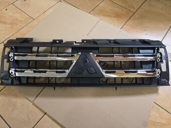 Maska Mitsubishi Pajero 4