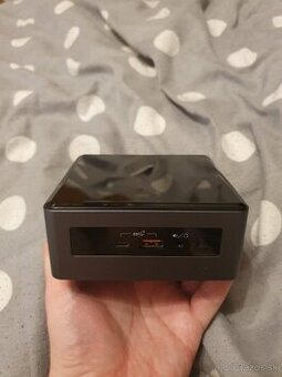 Intel NUC 8