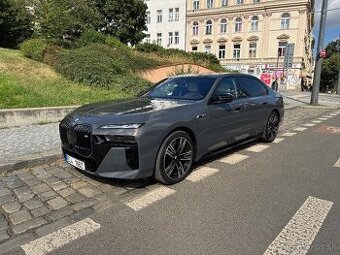 BMW M760e xDrive I.majitel CZ v záruce od výrobce