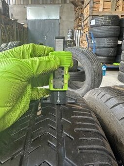 Rozmer:215/60 R16