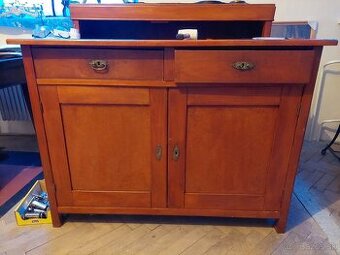 Starožitný kredenec