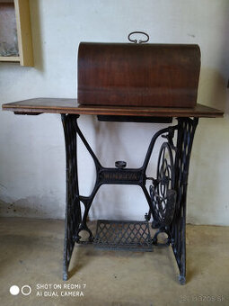 ŠIJACÍ STROJ MINERVA