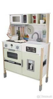 Drevená detská kuchynka