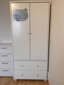 Šatníková skriňa