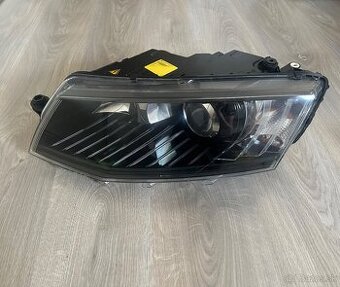 Škoda Octavia 3 predné ľavé bixenon svetlo