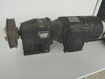 Elektromotor s prevodovkou