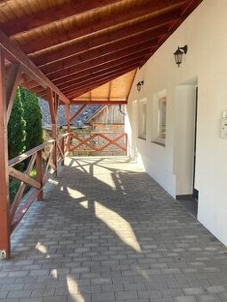 BÝVANIE POD TATRAMI - SLNEČNÝ 2 - IZBOVÝ BYT S TERASOU V CEN