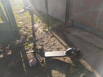 Predam Ninebot f30 (Nepojazdna) - 1