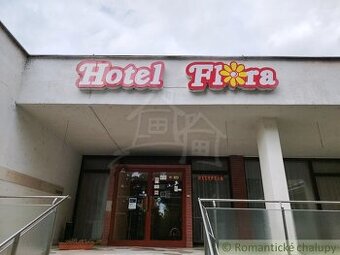 Hotel FLÓRA s bazénom, wellness a vyše 1,5Ha pozemkom, Du