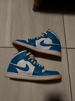 Jordan 1 mid