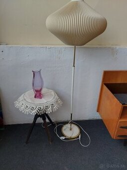 Podlahova lampa