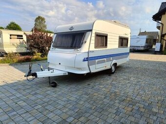 Obytny prives Hobby De Luxe 400 - predstan