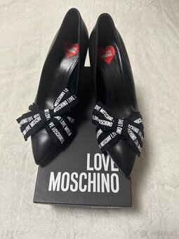 Kožené lodičky s mašľou zn. Love Moschino originál