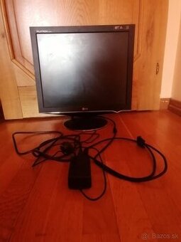 Monitor LG Flatron L1919S – plne funkčný, s káblami