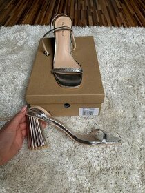 Strieborné sandále