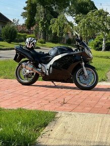 Suzuki RF 900 R