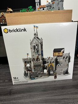 LEGO Mountain Fortress & Star Wars Clone Command Station