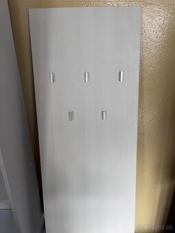 Nový vešiakový panel