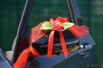 Svadobné ozdoby na auto