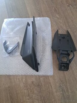 Aprilia tuono zadna zaslepka
