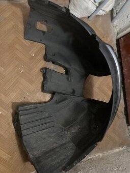 BMW e60 podblatnik