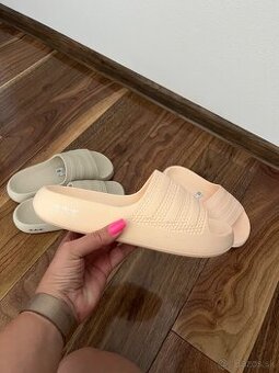adilette ayoon
