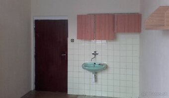Prenájom - kancelársky priestor 12 m2 Banská Bystrica, Radva - 1