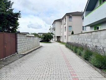 Veľký 2 izbový byt na začiatku Vrakune smer od Astronomickej