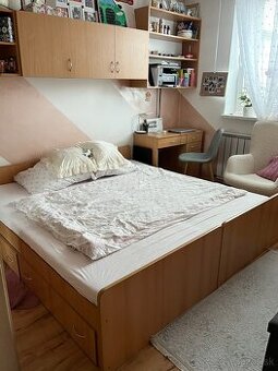 Postele s matracom a úložným priestorom