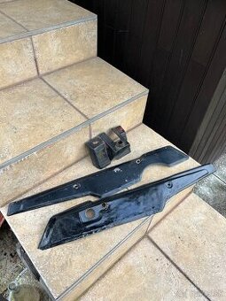 Bočné plechy a plast karburátora Babetta 207