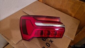 Zadné lave vonkajšie svetlo na audi a6 c8