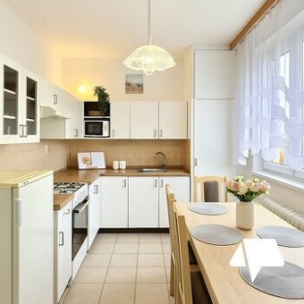 Predaj veľký 2-izbový byt Nitra- Centrum, balkón a pivnica, 