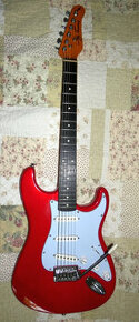 Predám elektrickú gitaru Stratocaster s obalom - 1