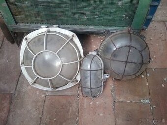 Stara industrialna lampa