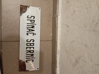 Predám smaltove staré tabuľky .