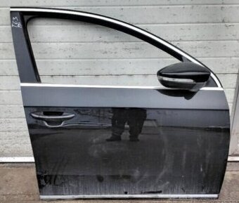 Volkswagen Passat B7 1.6 TDI 2011 predám DVERE, MOTOR CAY