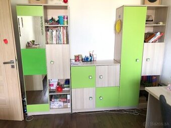 Skrine a komody do detskej izby + koberec.