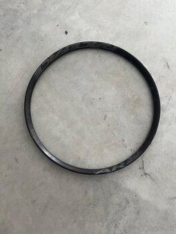 Predám MTB ráfik Race Face AR 30 Offset 27,5” – 32 dier