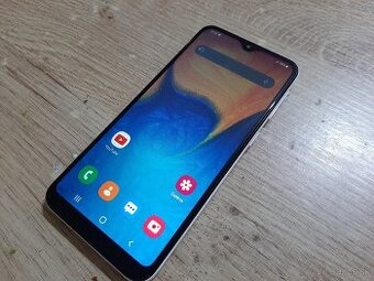 Samsung a20e plnefunkcny neposkodeny na displeji nieje ziade