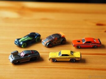 Staršie Hot wheels (cca 15-20 rokov)