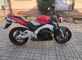 Suzuki GSR 600