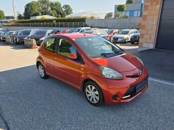 Toyota aygo 1.0 vvti rok 2009 oranžová metalíza 5 dverova